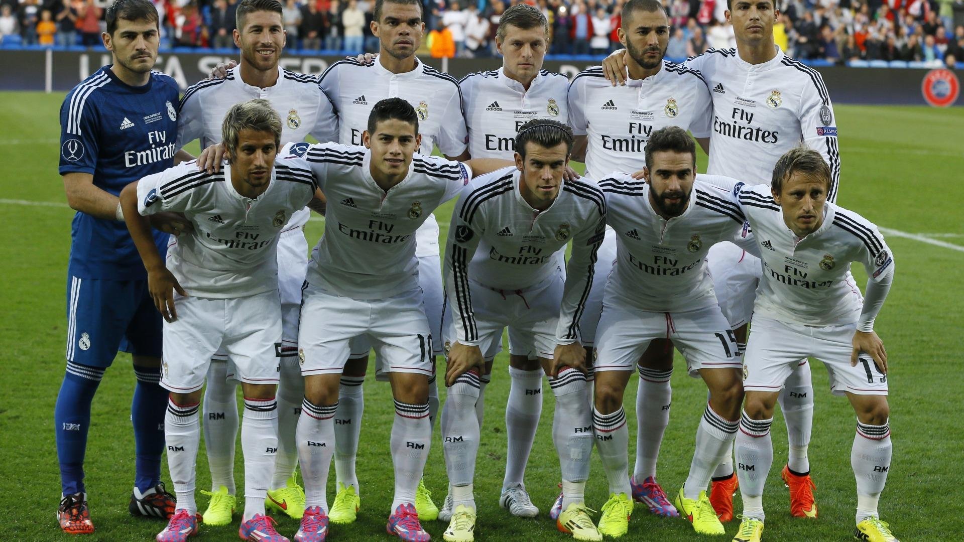 洛杉矶快船常规赛横扫武汉三镇,高芙砍下12记关键球,全场沸腾